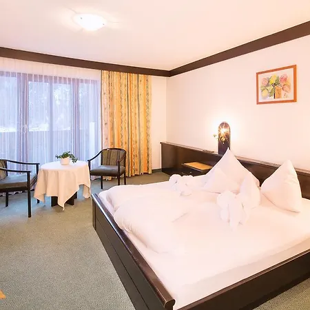 Neue Burg Отель 4*