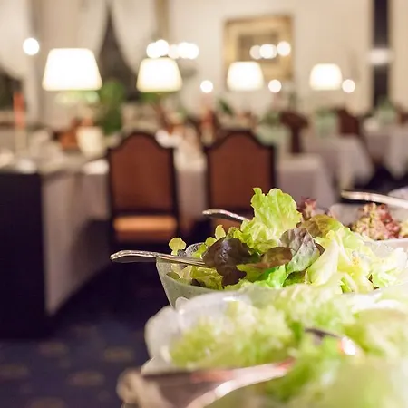 Neue Burg Отель