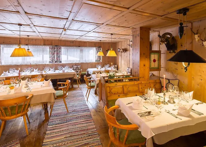 מלון Neue Burg 4*