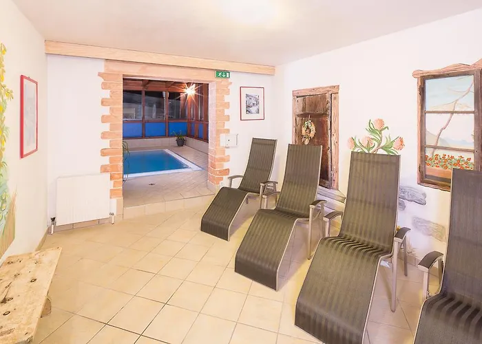 Neue Burg 4* נאודרס