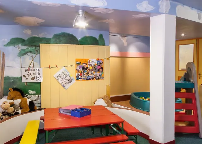 Neue Burg 4* נאודרס