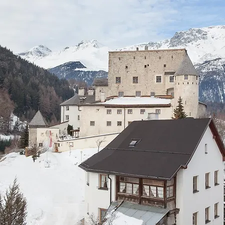 Neue Burg Hotel