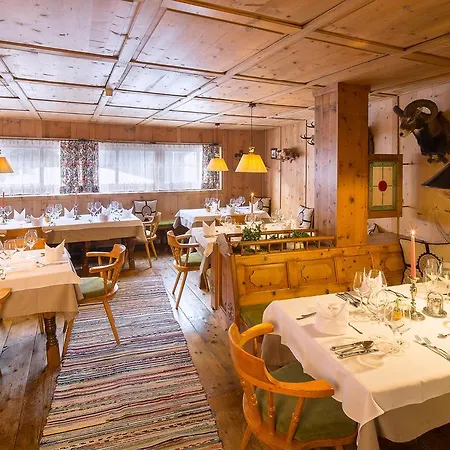 Hotel Neue Burg 4*