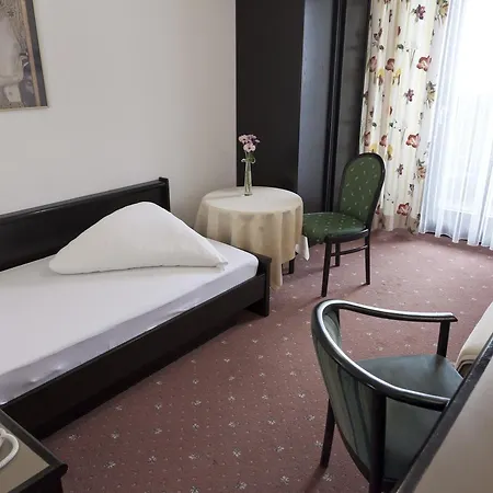 Neue Burg Hotel