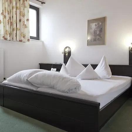 Hotel Neue Burg 4*